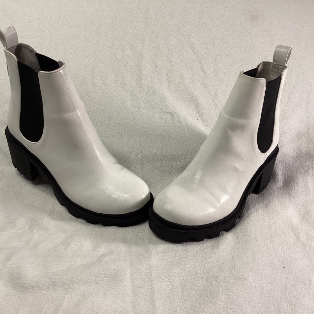 Steve Madden Amulet White Chunky Lug Sole Chelsea Boots Womens 7M AMUL01S1 - Picture 1 of 8